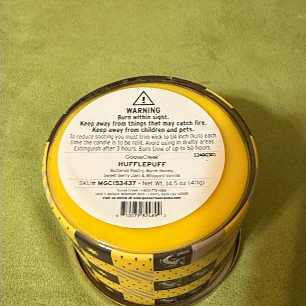GooseCreek Harry Potter Hufflepuff Candle - Picture 9 of 10